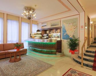 Hotel Terminus & Plaza - Pisa - Recepción