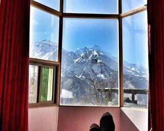 Hunza Nexus Grace Resort and Hotel - Karimabad - Balcón
