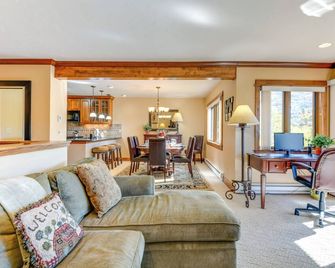 Mtn-View Steamboat Condo: Shuttle to Resort - Steamboat Springs - Living room