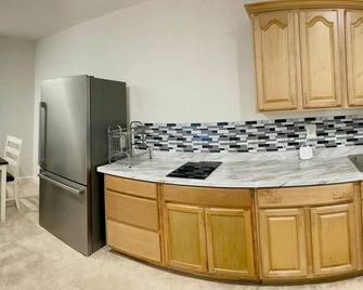 Chic 1-bedroom basement apartment - Rockville - Cocina