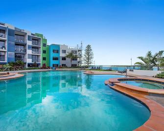 Breakfree Grand Pacific Caloundra - Caloundra - Piscina