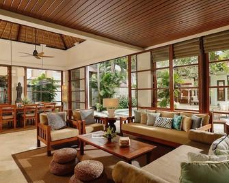 Cozy, 4 Bedroom Villa Walk to Jimbaran Beach - South Kuta - Sala de estar