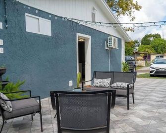 Perfect Location! All include Tampa Private Suite - Tampa - Patio