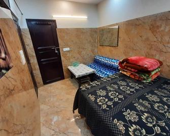 Couple Friendly Private Flat in Posh Lajpat Nagar - New Delhi - Chambre