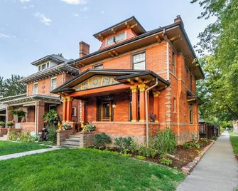 2 Mi to Downtown Denver: Stylish Gem w/ Fireplace! - Denver - Building