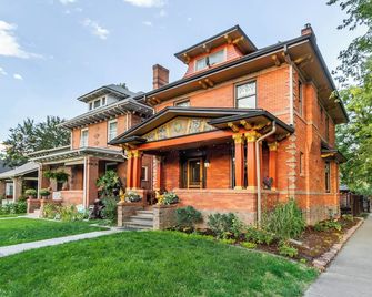 2 Mi to Downtown Denver: Stylish Gem w/ Fireplace! - Denver - Edificio
