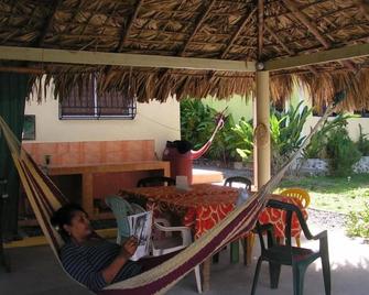 Bungalow directly on the river Bungalow directly on the river with bathing area - San José de Ocoa - Patio