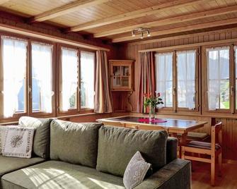 Stunning villa for 3 guests with TV, patio, pets allowed, panoramic view and parking - Habkern - Sala de estar