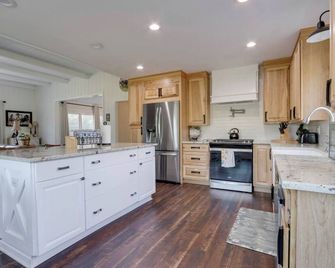 Farmhouse Haven - Idyllic Views - Stockbridge - Kitchen