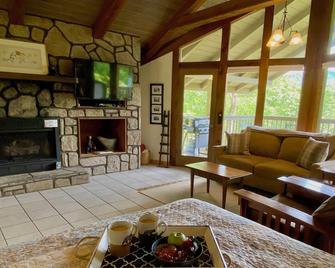 Riverview - Townsend - Living room