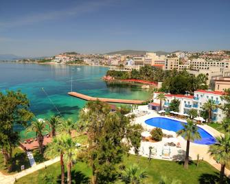 Le Bleu Hotel & Resort - Kusadasi - Pool