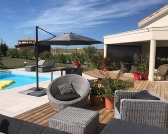 Bright Modern House, 130m2, Private Pool, Quiet Location - Castelnau-sur-Gupie - Piscina