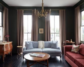 The Juliette - Luxury Historic Residence - Charleston - Living room