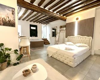 Logement moderne avec jacuzzi - Aubervilliers - Bedroom