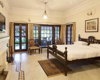 Welcomheritage Golf View - Pachmarhi - Bedroom
