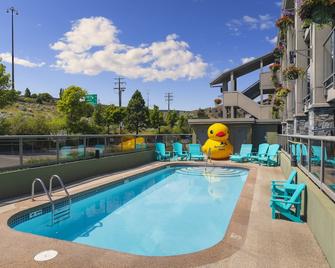 Accent Inns Kamloops - קאמלופס - בריכה