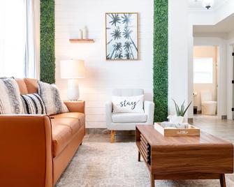 Sole Luxury Condo's - Cocoa Beach - Living room