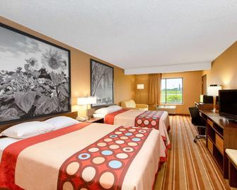 Super 8 by Wyndham Salina I-70 - סלינה - חדר שינה
