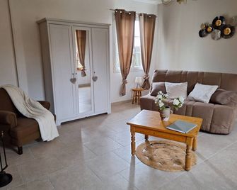 Welcome to 'La Ferme des Tilleuls' - Courset - Sala de estar