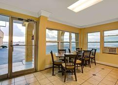 Econo Lodge Galveston Seawall - Galveston - Dining room