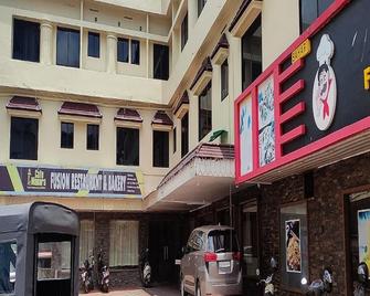 Sahari Hotel - Muvattupuzha - Building