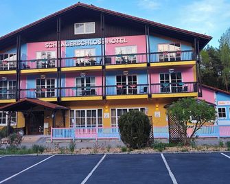 Schlagerschloss Hotel - Eisfeld - Rakennus
