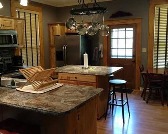 Beautiful home nestled in the serene McNeil neighborhood. - McNeil - Kitchen