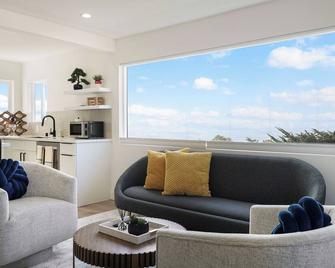 Oceanview Sunset View 3br Luxe Home Yard - Pacifica - Living room