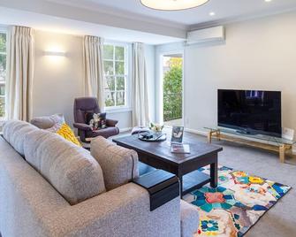 Fendalton Comfort Stylish and Convenient with Carpark - Christchurch - Sala de estar