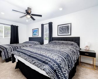 Tamm Ave 3-Br Retreat - St. Louis - Bedroom