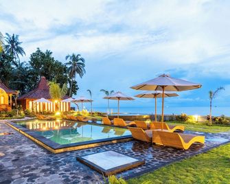 Dani Beach Villa - Beachfront Villas in Tejakula - Tejakula - Bazén