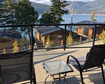 Quails Roost Ocean View, Port Renfrew - Port Renfrew - Balcony