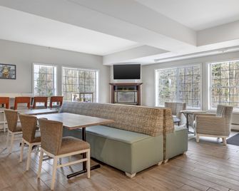 Best Western Plus Pioneer Park Inn - Fairbanks - Lobby