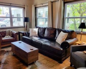 Historic Cottage--near Crater of Diamonds & Historic Washington State Park - Nashville - Sala de estar