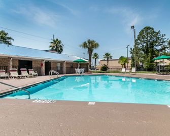 Quality Inn Hinesville - Fort Stewart Area - Hinesville - Uima-allas