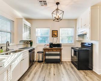 Waco Vacation Rental Near Magnolia Market - Waco - Cocina