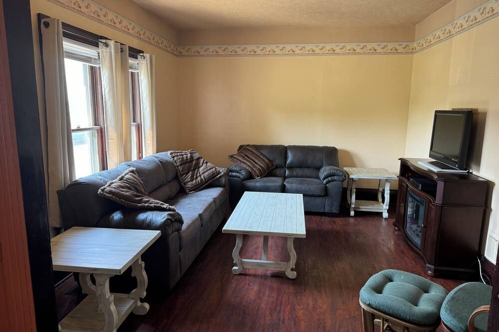 Country Comfort, 3 Br Dr Lr Kitchen & Fb. Large Yard And Pool. East Freedom Pa