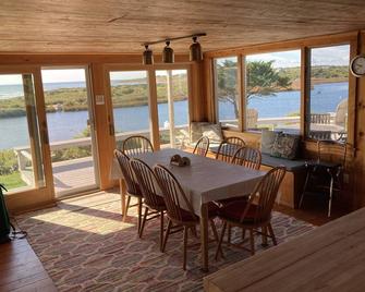 Walk to Beach, Kayak from Backyard Dock, Ocean & Squibnocket Pond Views - Chilmark - Comedor