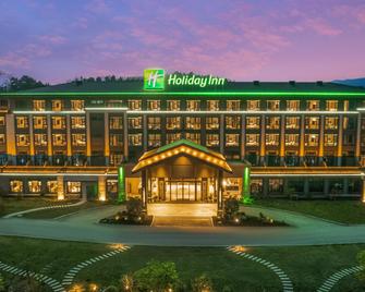 Holiday Inn Jiuhua Mountain Hot Spring - Chizhou - Gebäude
