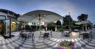 Hotel Postumia - Dossobuono - Patio