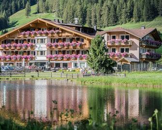 Hotel Waldheim - Sesto - Building