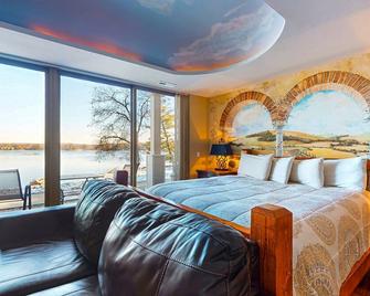 Delton Grand Resort and Spa - Wisconsin Dells - Bedroom