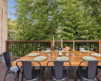 Westside Warehouse-Hot Tub/Gamerm/Pooltable & More - Cleveland - Balcony
