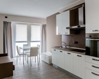 Lake Como Apartments - Lecco - Küche