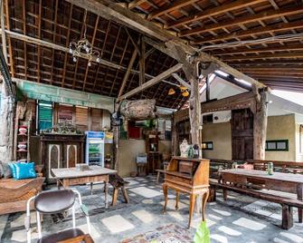 TwoSpaces Living at Wave And Chill House, Canggu - North Kuta - Sala de estar
