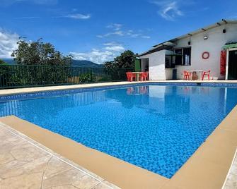 Hotel Paramo Liderato - Páramo - Piscina