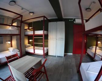 Stay Hybrid Hostel - Thessaloniki - Schlafzimmer