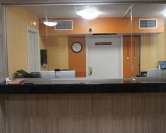 Asteria Inn & Suites - St. Cloud/Waite Park - Waite Park - Front desk