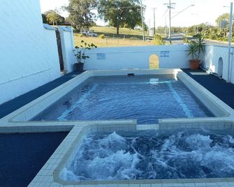 Siesta Villa Motel - Gladstone - Pool