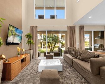 3 Bedroom 35 Bathroom Magic Village 7657 As - Orlando - Living room